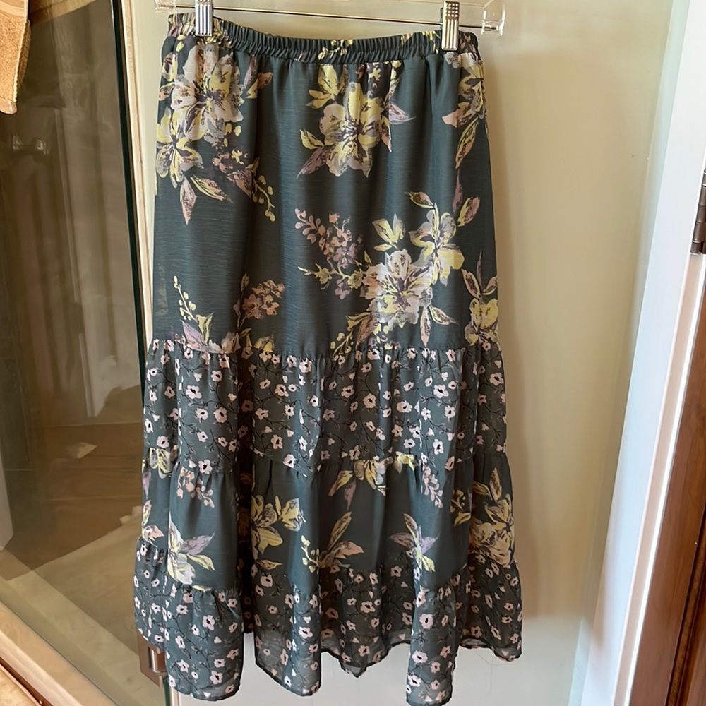 Boho floral midi skirt with elastic waist